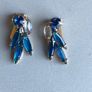Vintage unusual rhinestone climber blue stones gold tone